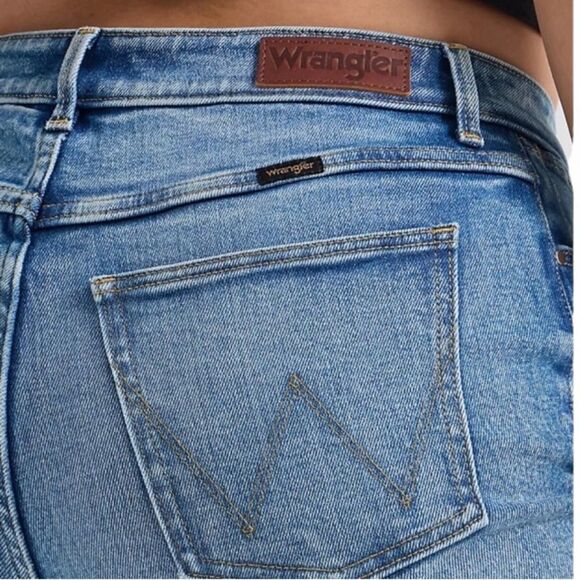 Wrangler Women's High Rise True Straight Fit Jean New with tags! 8 - 29 x 32 - Picture 5 of 9